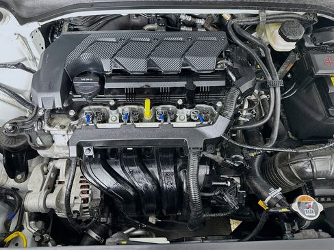 Used 2025 Hyundai Venue SEL image 32