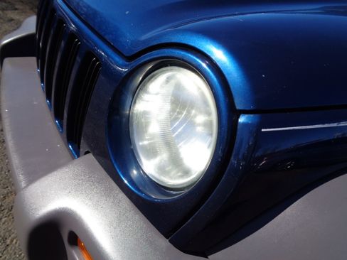 Used 2003 Jeep Liberty Sport image 10