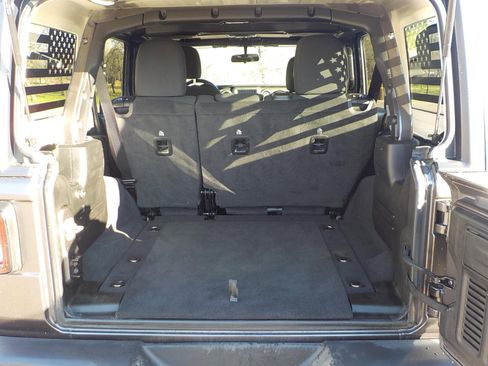 Used 2022 Jeep Wrangler Unlimited Sport image 8