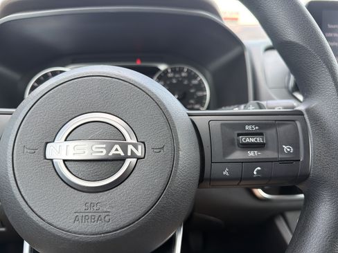 Used 2023 Nissan Rogue S AWD/4WD image 10