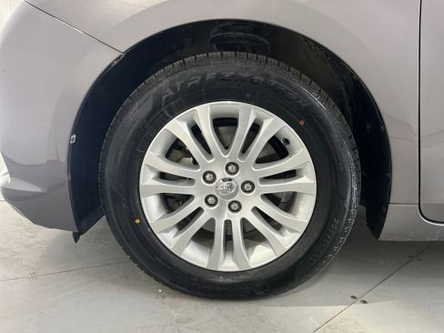 Used 2017 Toyota Sienna XLE image 15