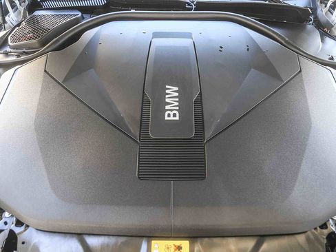 Used 2025 BMW i5 eDrive40i w/ M Sport Package image 23