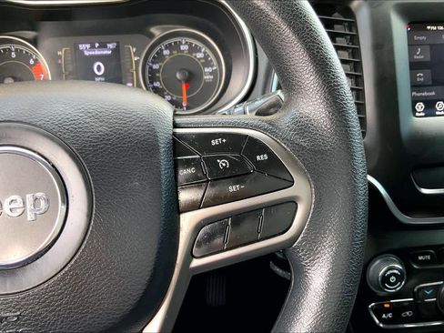 Used 2019 Jeep Cherokee Latitude w/ Popular Appearance Group image 24