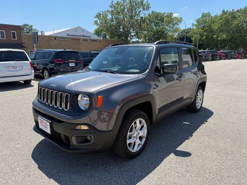 Used 2017 Jeep Renegade Latitude w/ Cold Weather Group AWD/4WD image 1