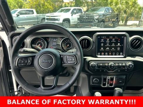 Used 2023 Jeep Gladiator Sport AWD/4WD image 18