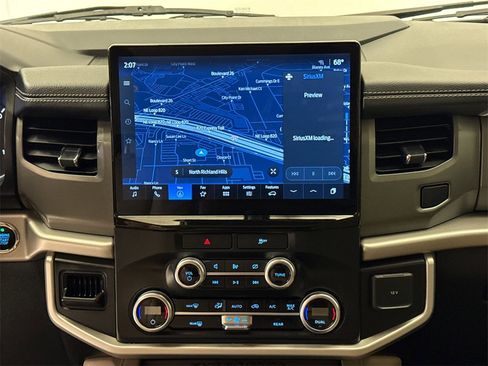 Used 2023 Ford Expedition XLT image 16