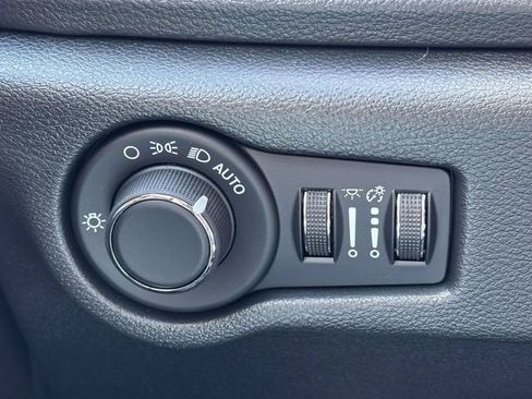 New 2027 Chrysler Pacifica Select FWD image 22