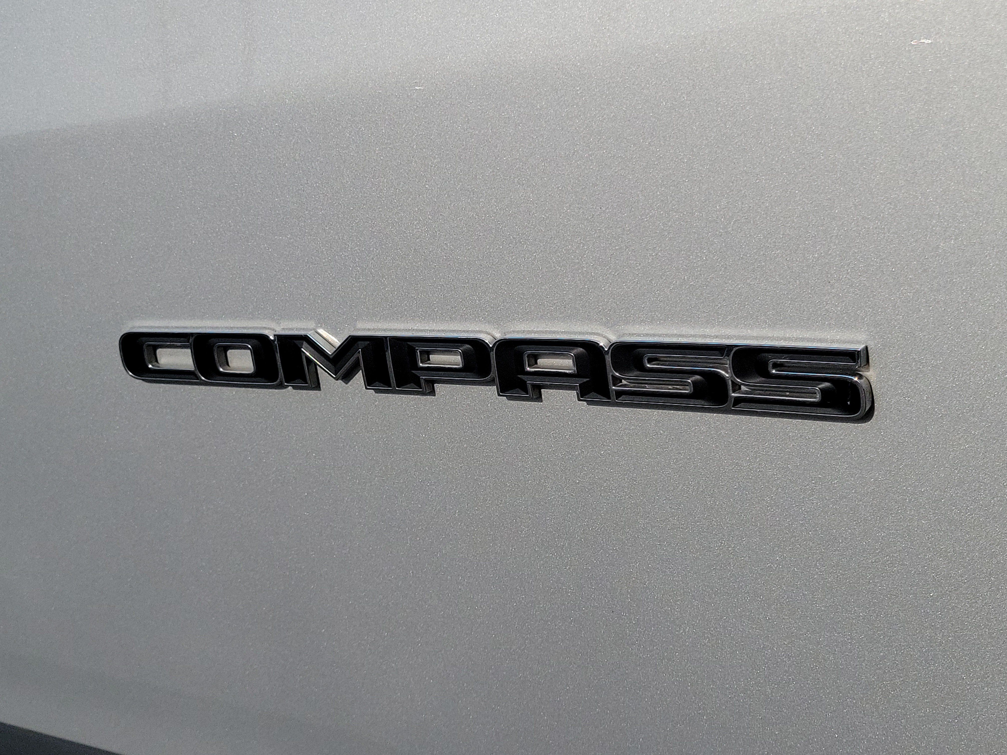 Used 2024 Jeep Compass Latitude AWD/4WD image 6