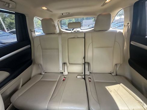 Used 2016 Toyota Highlander XLE FWD image 12