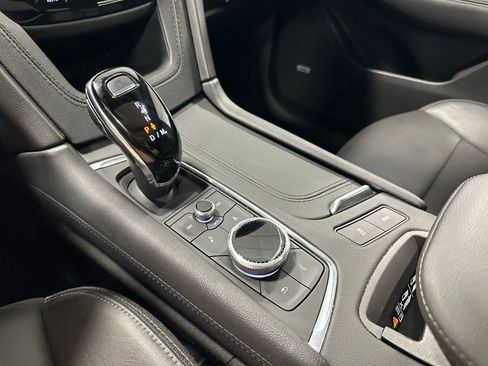 Used 2025 Cadillac XT6 Premium Luxury image 32