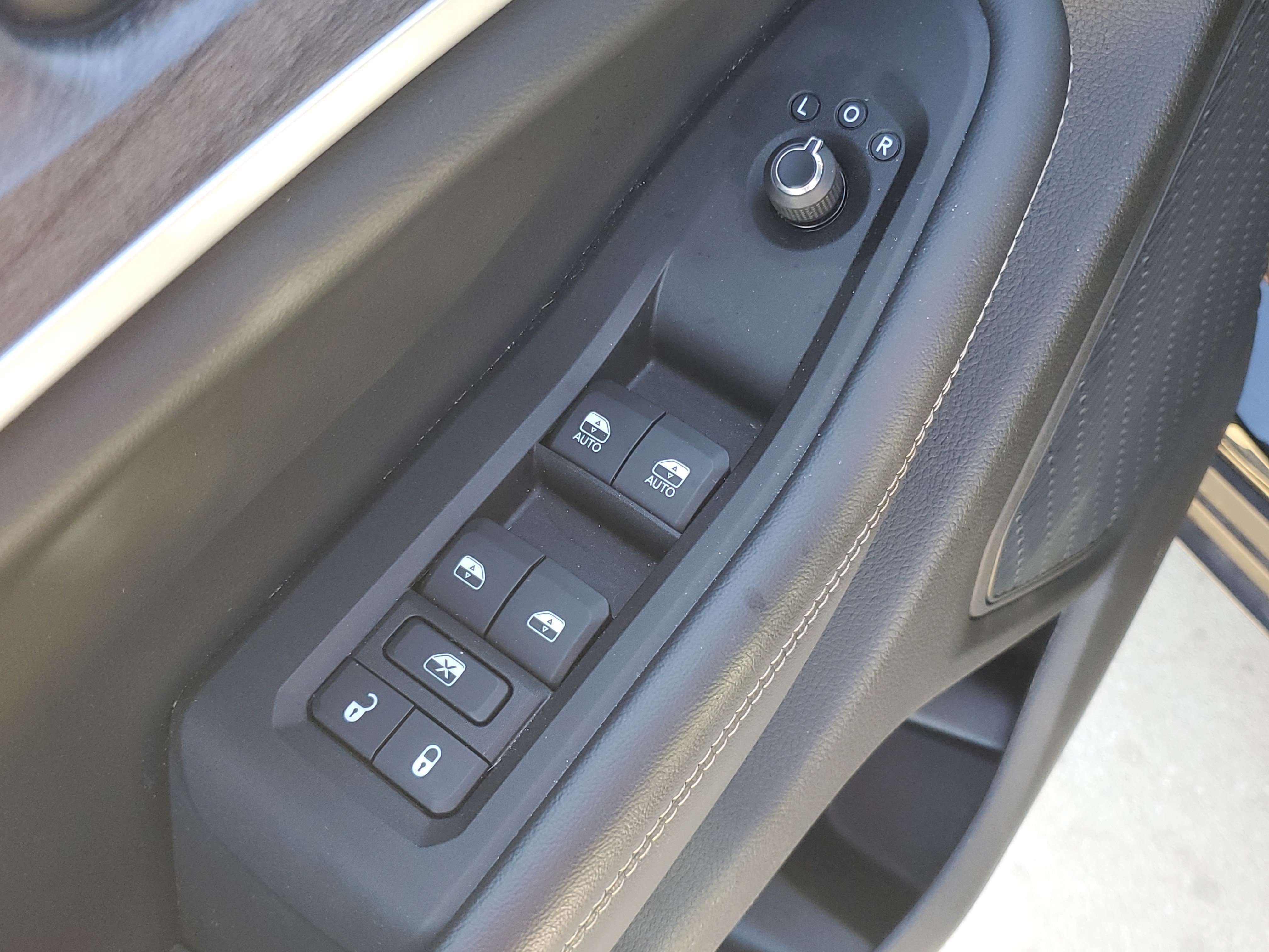 Used 2023 Jeep Grand Cherokee Limited AWD/4WD image 14