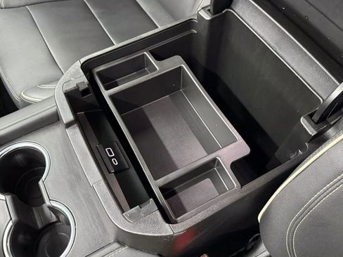 Used 2024 GMC Yukon SLT image 49