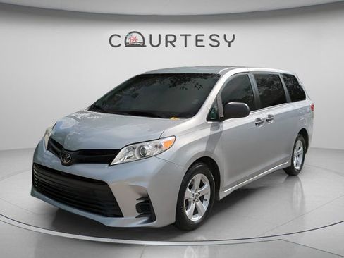 Certified 2020 Toyota Sienna L FWD image 2