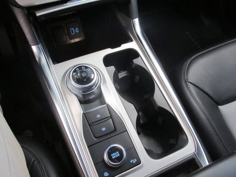 Certified 2022 Ford Explorer XLT w/ Equipment Group 202A image 42