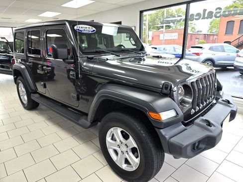 Used 2022 Jeep Wrangler Unlimited Sport image 3
