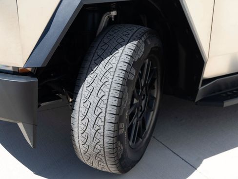 Used 2025 Tesla Cybertruck AWD Crew Cab image 10