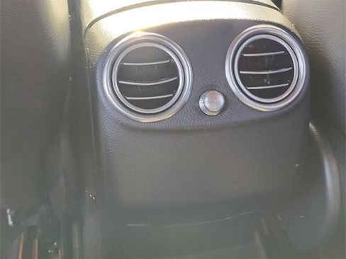 Used 2020 Mercedes-Benz GLC 300 4MATIC image 33