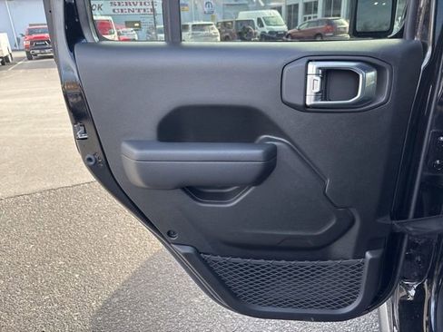 Used 2024 Jeep Gladiator Sport image 14