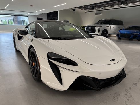 Used 2023 McLaren Artura RWD image 6