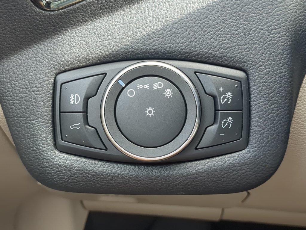 Used 2018 Ford Escape SEL w/ Ford Safe & Smart Package FWD image 27