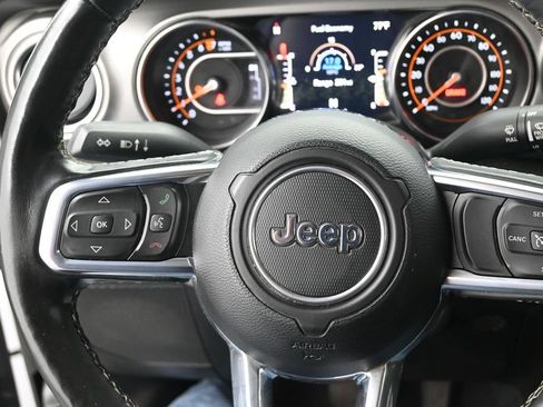 Used 2022 Jeep Gladiator Overland w/ Cold Weather Group AWD/4WD image 15