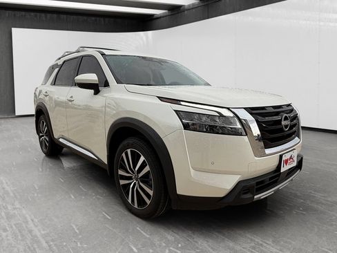 Used 2024 Nissan Pathfinder Platinum w/ Cargo Package FWD image 7