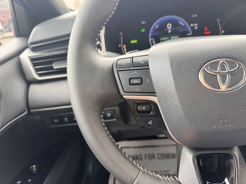 Used 2025 Toyota Camry SE FWD image 31