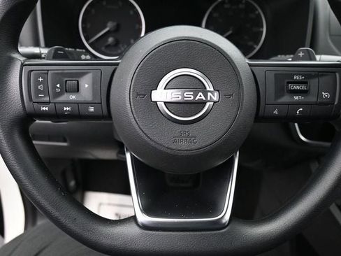 Used 2023 Nissan Rogue S image 19