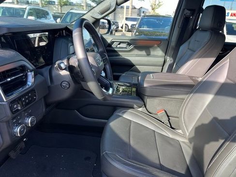 Used 2025 GMC Yukon Denali image 12