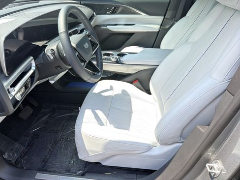 Certified 2024 Cadillac Lyriq Luxury AWD/4WD image 10