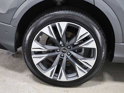 Used 2025 Audi Q8 Premium Plus w/ Premium Plus Package image 35