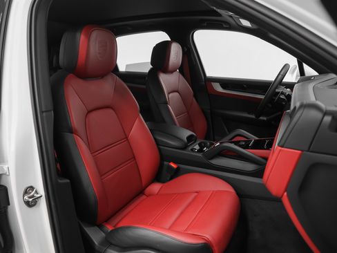 Used 2026 Porsche Cayenne S image 22