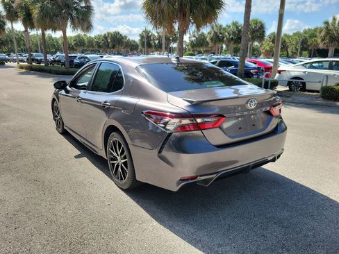 Used 2023 Toyota Camry SE FWD image 4