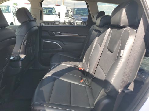 Used 2024 Kia Telluride LX image 12