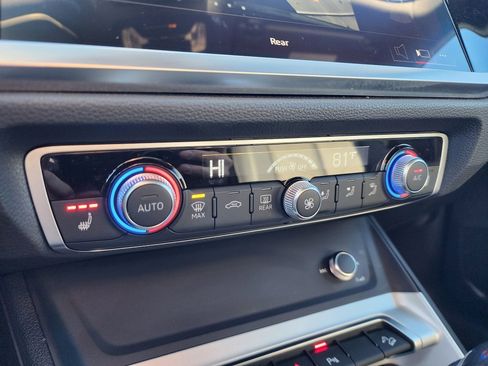 Used 2025 Audi Q3 2.0T Premium image 24