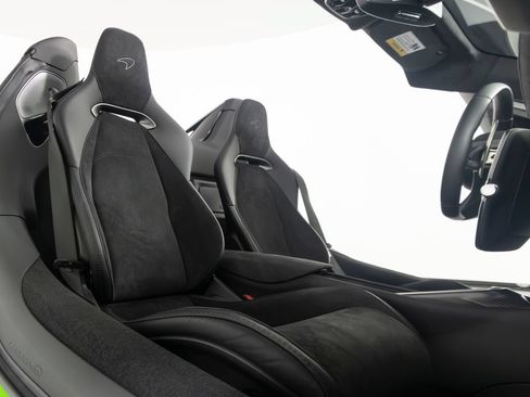Used 2025 McLaren Artura Spider RWD image 30