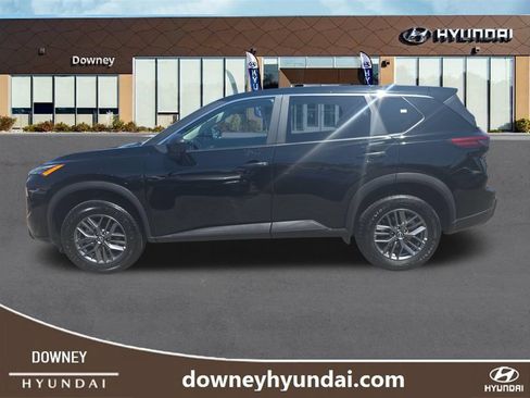 Used 2024 Nissan Rogue S AWD/4WD image 2
