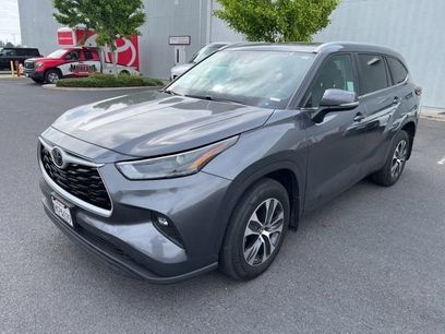 Used 2024 Toyota Highlander XLE