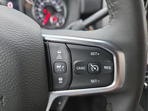 Used 2025 RAM 2500 Big Horn AWD/4WD image 18
