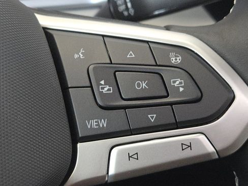 New 2026 Volkswagen Taos SE image 13