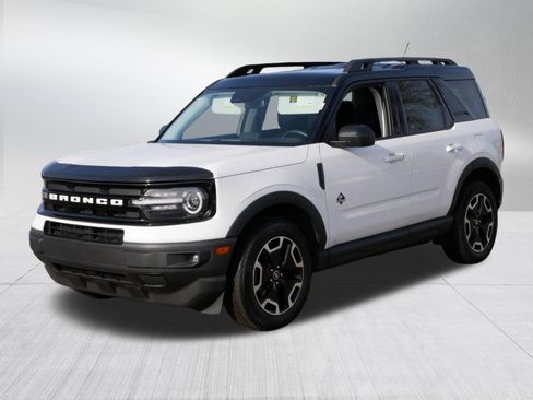 Used 2023 Ford Bronco Sport Outer Banks w/ Tech Package image 3