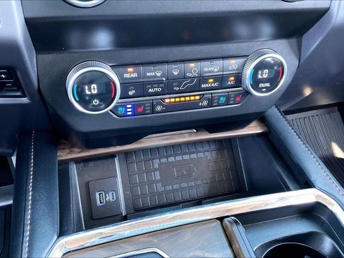 Used 2021 Ford Expedition Platinum AWD/4WD image 32