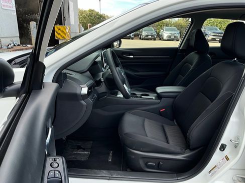 Used 2025 Nissan Altima 2.5 SV image 10