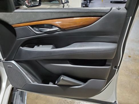 Used 2017 Cadillac Escalade Premium Luxury AWD/4WD image 16