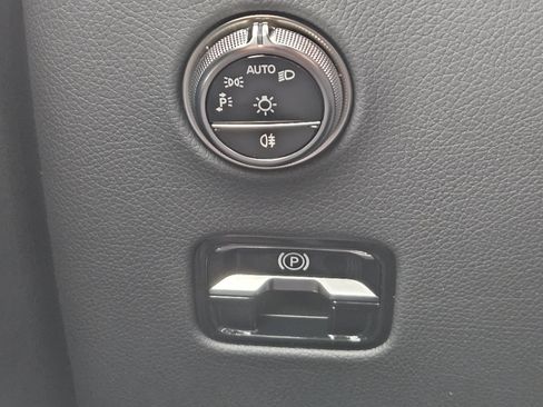 Certified 2025 Mercedes-Benz GLC 300 4MATIC image 23