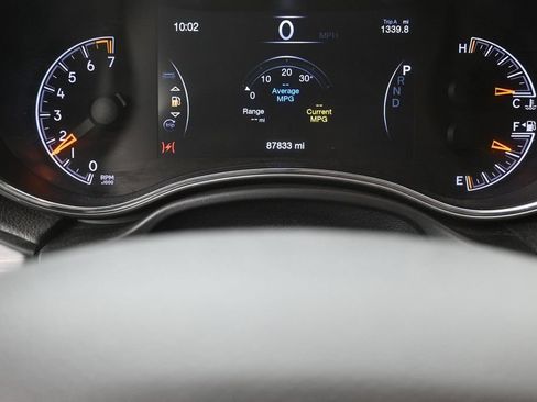 Used 2020 Jeep Grand Cherokee Altitude RWD image 11