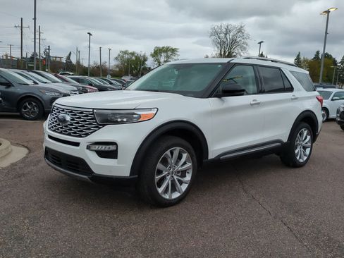 Used 2023 Ford Explorer Platinum w/ Technology Package AWD/4WD image 4