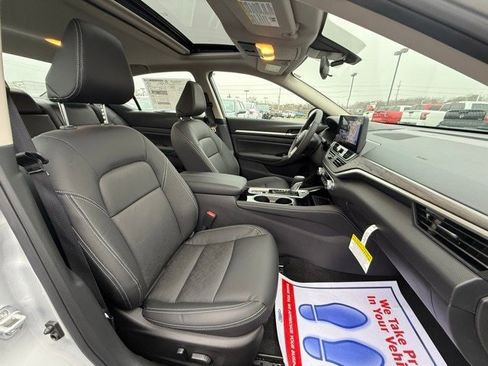 New 2025 Nissan Altima 2.5 SL image 18