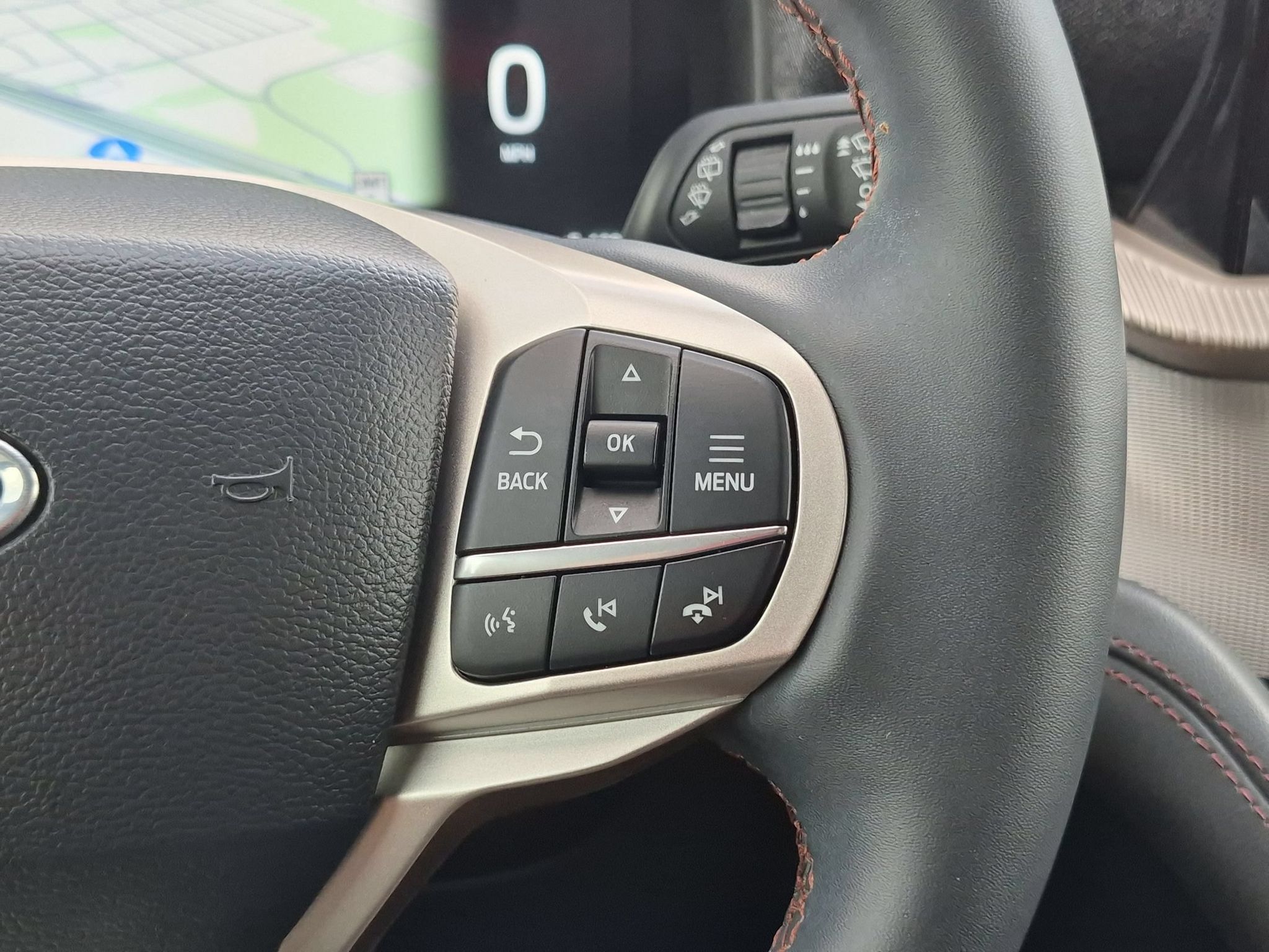 Used 2025 Ford Explorer Active RWD image 24