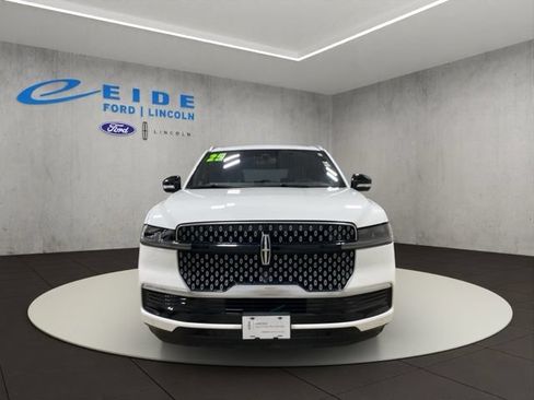 Certified 2025 Lincoln Navigator Reserve AWD/4WD image 6